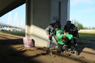 Сотрудники Минтранса задержали «нарушителя» во время учений по безопасности